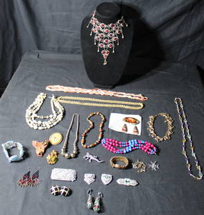 Lot of 25 Pc of Costume Jewlery - Necklaces, Brooches, Earrings, Bracelets: Ciner, Coro and Minerva.: Lot of 25 Pieces of Costume Jewlery - Necklaces, Brooches, Earrings, Bracelets. This is a lot of mixed pieces of costume jewlery the lot as many different vibrant and colorful pieces. they are all in