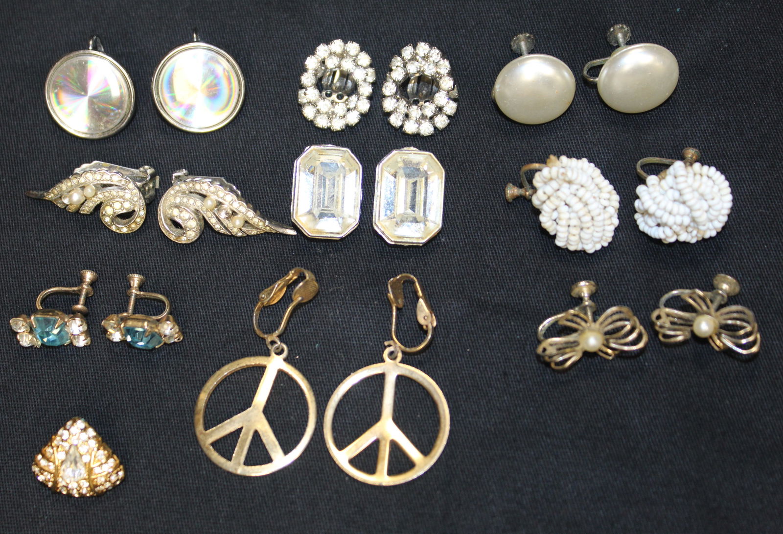 (10) Pairs of Costume Jewelry Earrings (1 of 7)