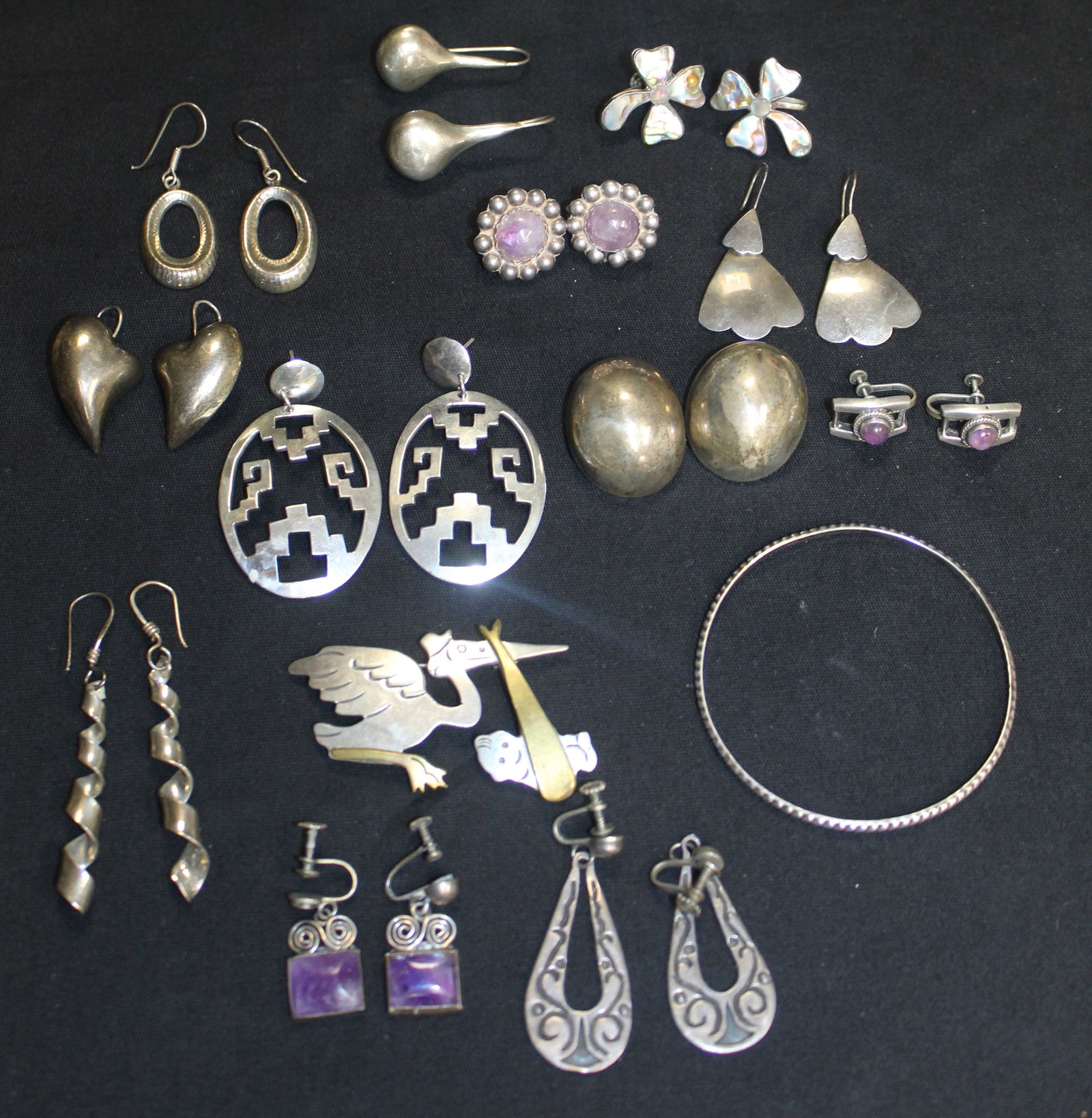 925 Mexico Sterling Silver Bracelet, Earrings & Brooch - Taxco, Hench En Mexico, Gutierrez - 155: 925 Mexico Sterling Silver Bracelet, Earrings & Brooch. There are 12 Pairs of Earrings. Taxco TR-27 Bracelet, , Earrings: Taxco, Hecho En Mexico, Hench Mexico - JGG, Gutierrez Mexico, TV-41, TE-19, T-