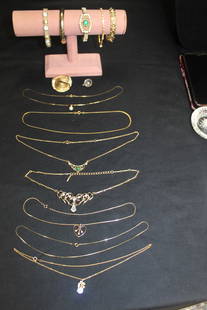 14 Costume Jewelry- Bracelets, Necklaces, Pendant & Brooch - Avon, Coro: 14 Costume Jewelry- Bracelets, Necklaces, Pendant & Brooch. This is a beautiful lot of jewelry that will be perfect for any special occasion. They're all various sizes and colors they are all unique