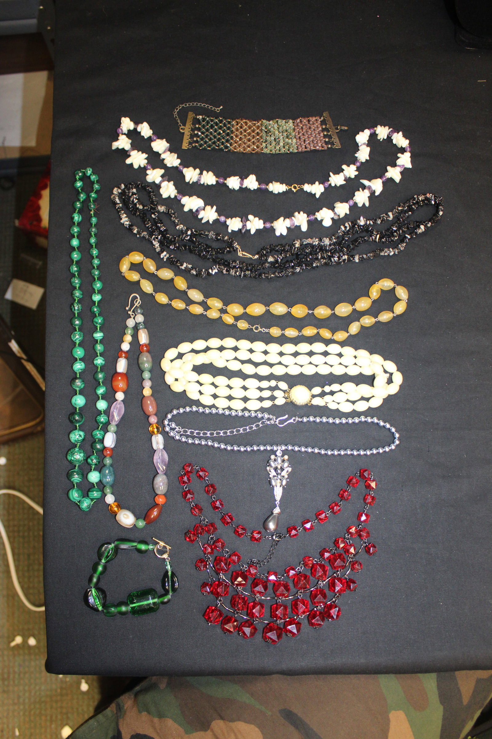 10 costume jewelry - Necklaces: (10) Pairs of Costume Jewelry Necklaces. This is a beautiful lot of jewelry that will be perfect for any special occasion. They're all various sizes and colors and all have different style bead work t