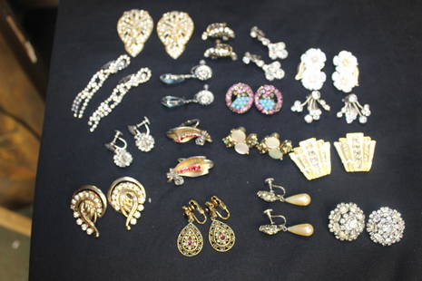 (16) Pairs of Costume Jewelry Earrings: (16) Pairs of Costume Jewelry Earrings. This is a beautiful lot of earrings that will be perfect for any special occasion. Some of the brands include: Coro, ART, P.E.P., Austria