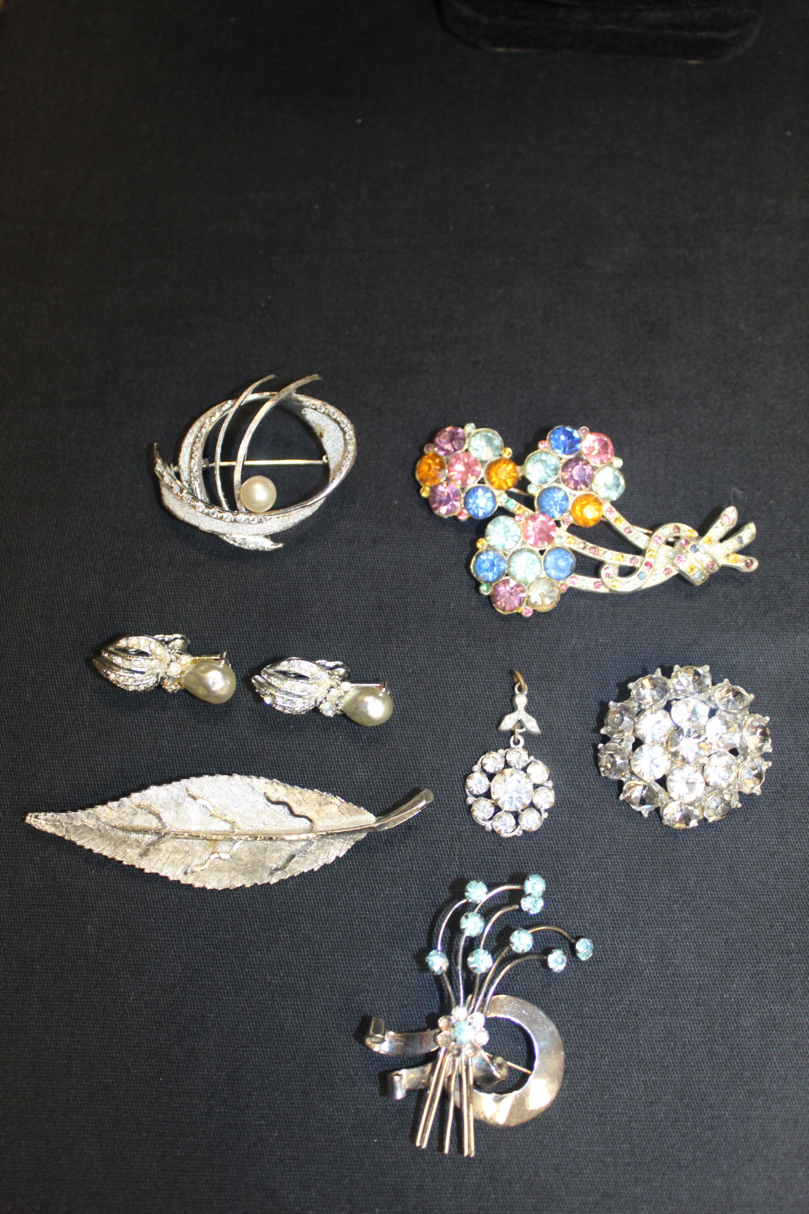(8) Costume Jewelry Silvertone - Brooches, Earrings, Pendants. (1 of 12)
