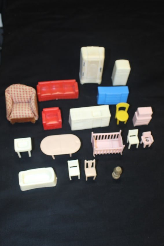 Lot of Vintage Dollhouse Furniture Assorted Items (1 of 14)