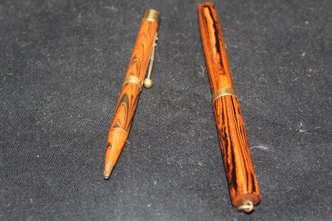 Waterman's Ladies Fountain Pen and Pencil: Waterman's Ladies Fountain Pen and Pencil. This ladies Waterman's fountain pen has 2 1/2 written on the top of the pen. And Waterman's Reg US ideal Pat Off. Fountain Pen written on the outside. On the