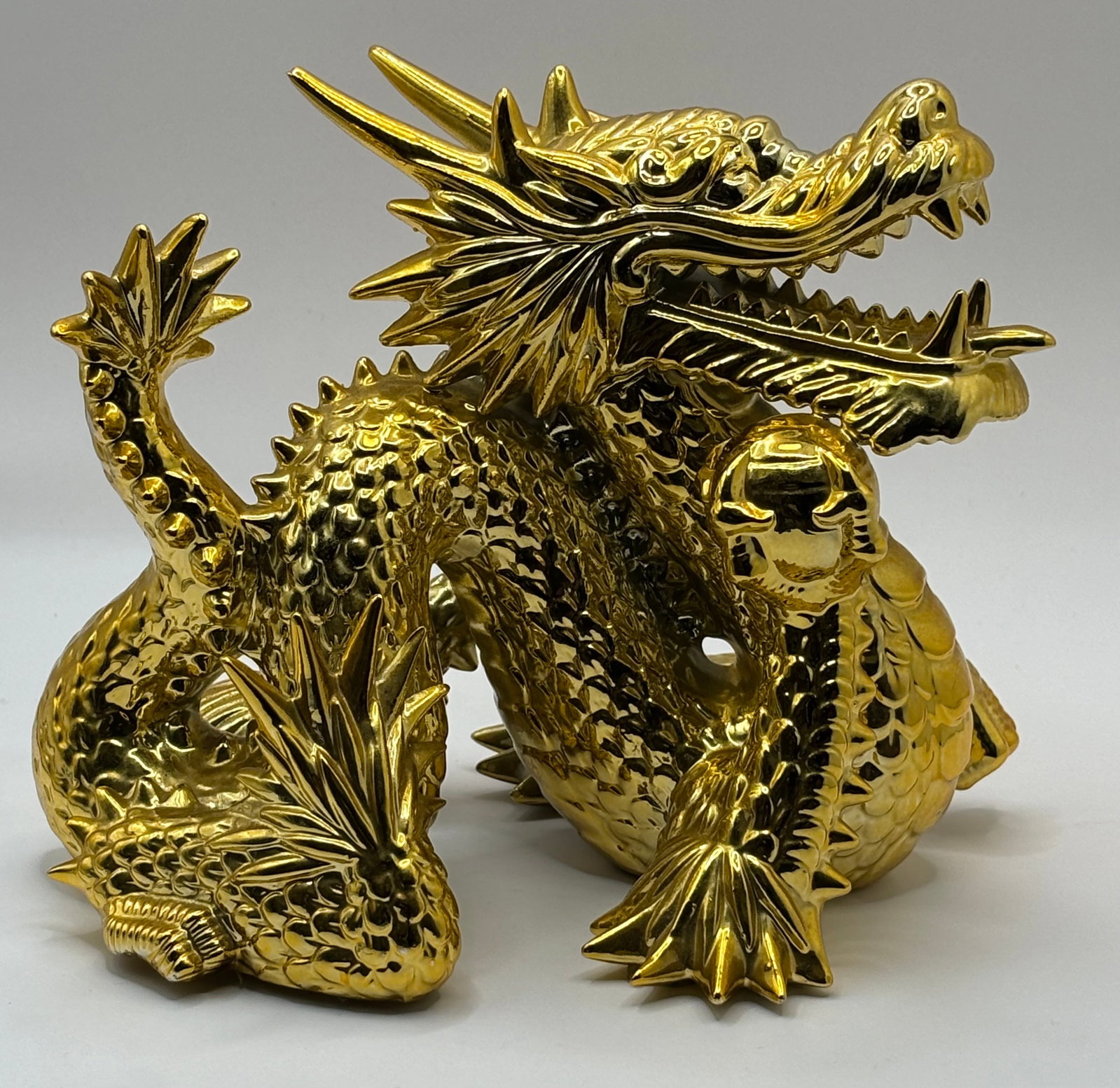 Golden Yoshimi K Porcelain Dragon Statue - Made in Japan: Golden Yoshimi K Porcelain Dragon Statue - Made in Japan. This is a beautiful golden dragon, it is in good condition, great piece of decor for any living space, it measures 8" x 5 1/2" x 7".