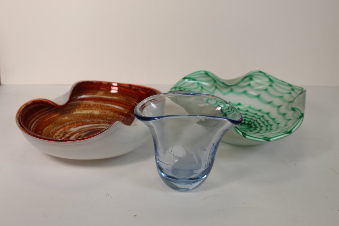 (3) Blown Glass Bowls & Vase: (3) Blown Glass Bowls & Vase. These are nice pieces of decor, they are in good condition , no cracks. These pieces are great for any living space. The first is a a red and orange swirl, it measures 9"
