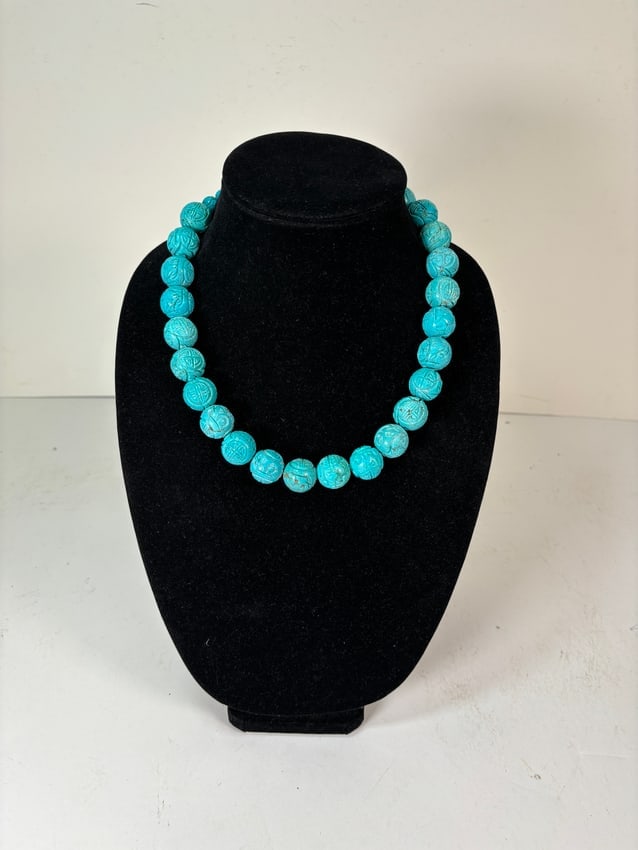 Chinese Hand Carved Shou Dragon Turquoise Round Stone Beads Necklace: Chinese Hand Carved Shou Dragon Turquoise Round Stone Beads Necklace.The stones are from 10mm to the biggest 18mm This is a beautiful turquoise necklace, it is in great condition. The necklace can be 