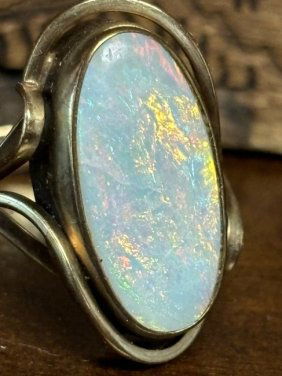 9 ct Gold Oblong opal ring size 7.75