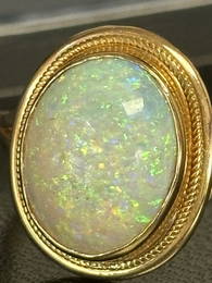 opal oval 18kt gold ring size 8.