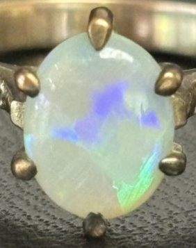 opal diamond  oval 9kt gold ring size 6.50
