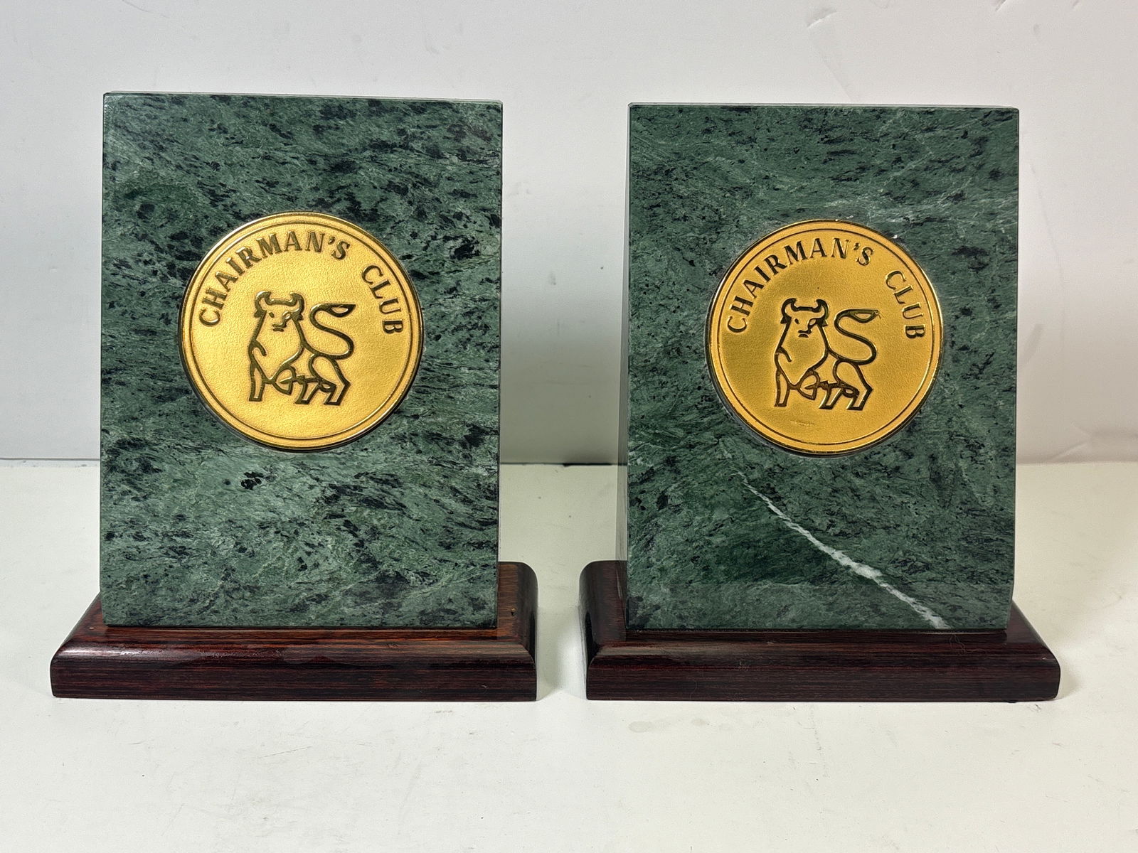 (2) Merrill Lynch Chairman's Club Wall Street Green Marble Bookends on Oak Base (1 of 10)