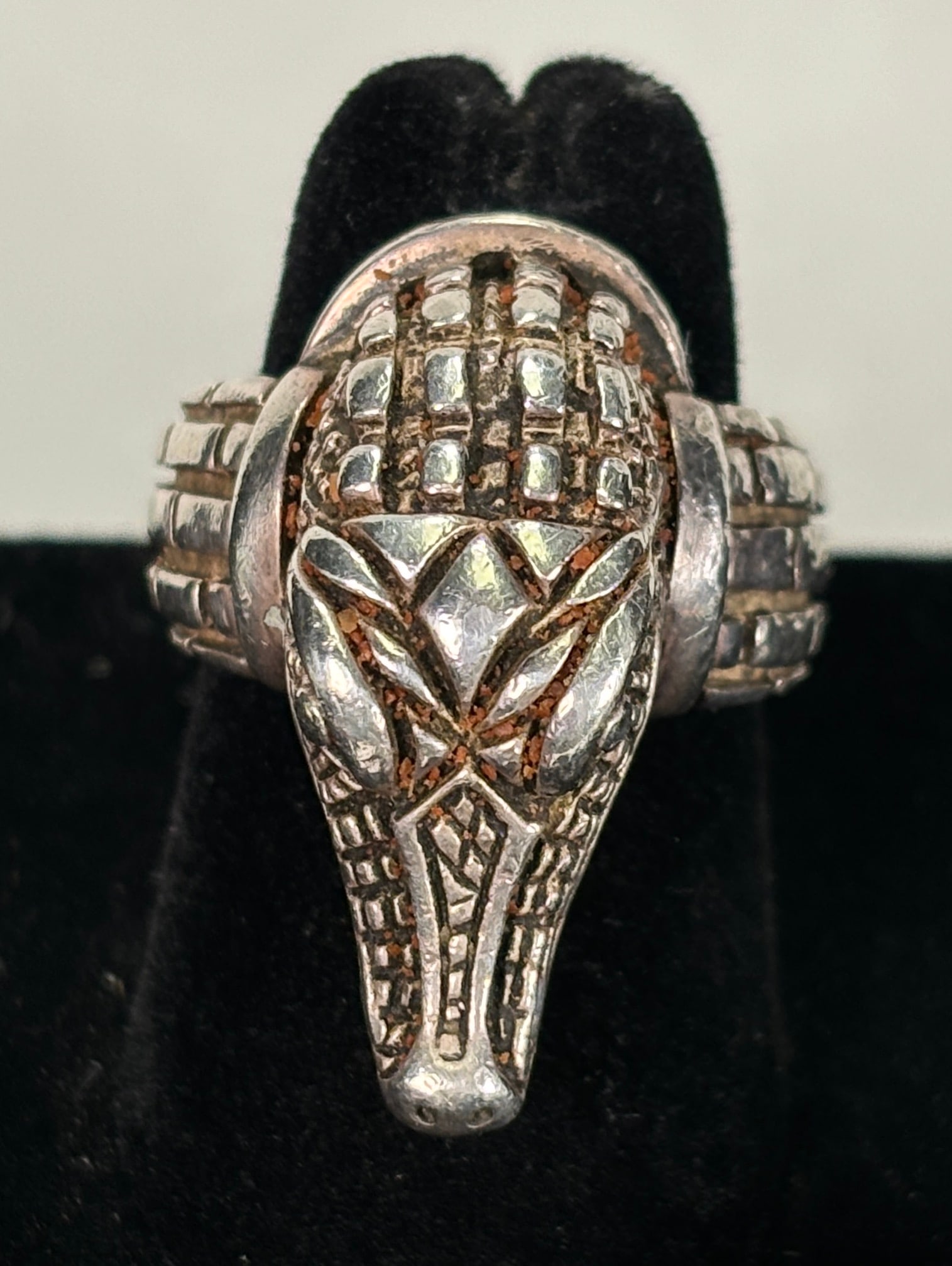Vintage Silver Barry Kieselstein-Cord Crocodile Ring Size 6: Vintage Silver Barry Kieselstein-Cord Crocodile Ring. This is a cool old ring, meticulously crafted, the crocodile is detailed and sit upon the finger beautifully, like it appearing out of the water.