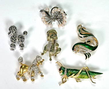 (6) Vintage Gold/Silvertone Brooches - Poodles, Cricket, Fish & Abstract: (6) Vintage Gold/Silvertone Brooches, The lot includes brooches that shaped like Poodles, Cricket, Fish & an Abstract looking one. (1) Cricket Green Enamel Goldtone Brooch, measurements: 3" x 1 /2".