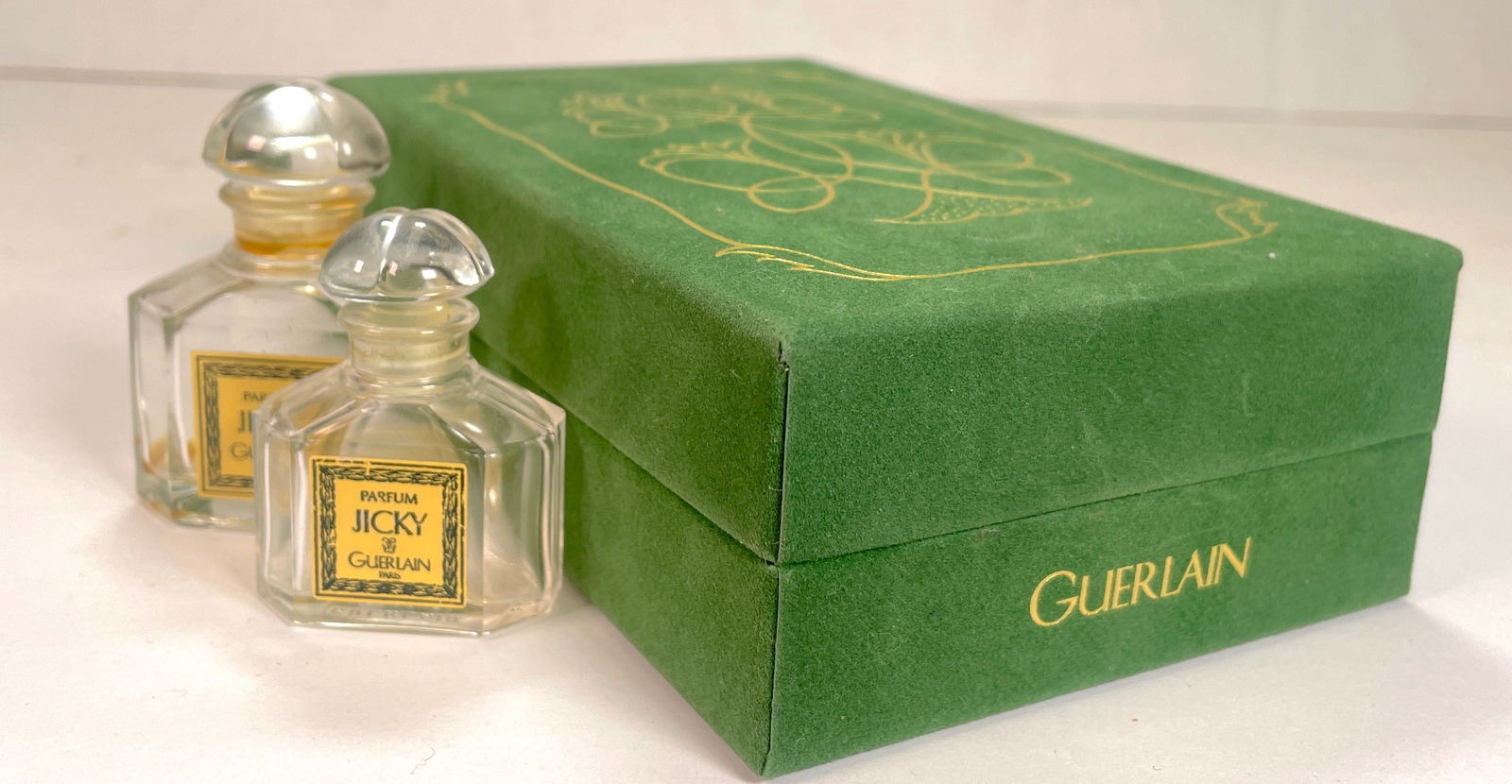 3 Vintage Guerlain Paris Jicky Baccarat Parfum Bottle with Stopper Made in France: 3 Vintage Guerlain Paris Jicky Baccarat Parfum Bottle with Stopper Made in France , with original box. These are beautiful parfum bottles, they are all meticulously crafted in baccarat bottles. The de