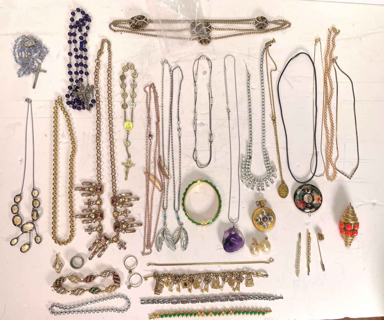 Lot of Various Gold & Silvertone Costume Jewlery Necklaces (1 of 19)