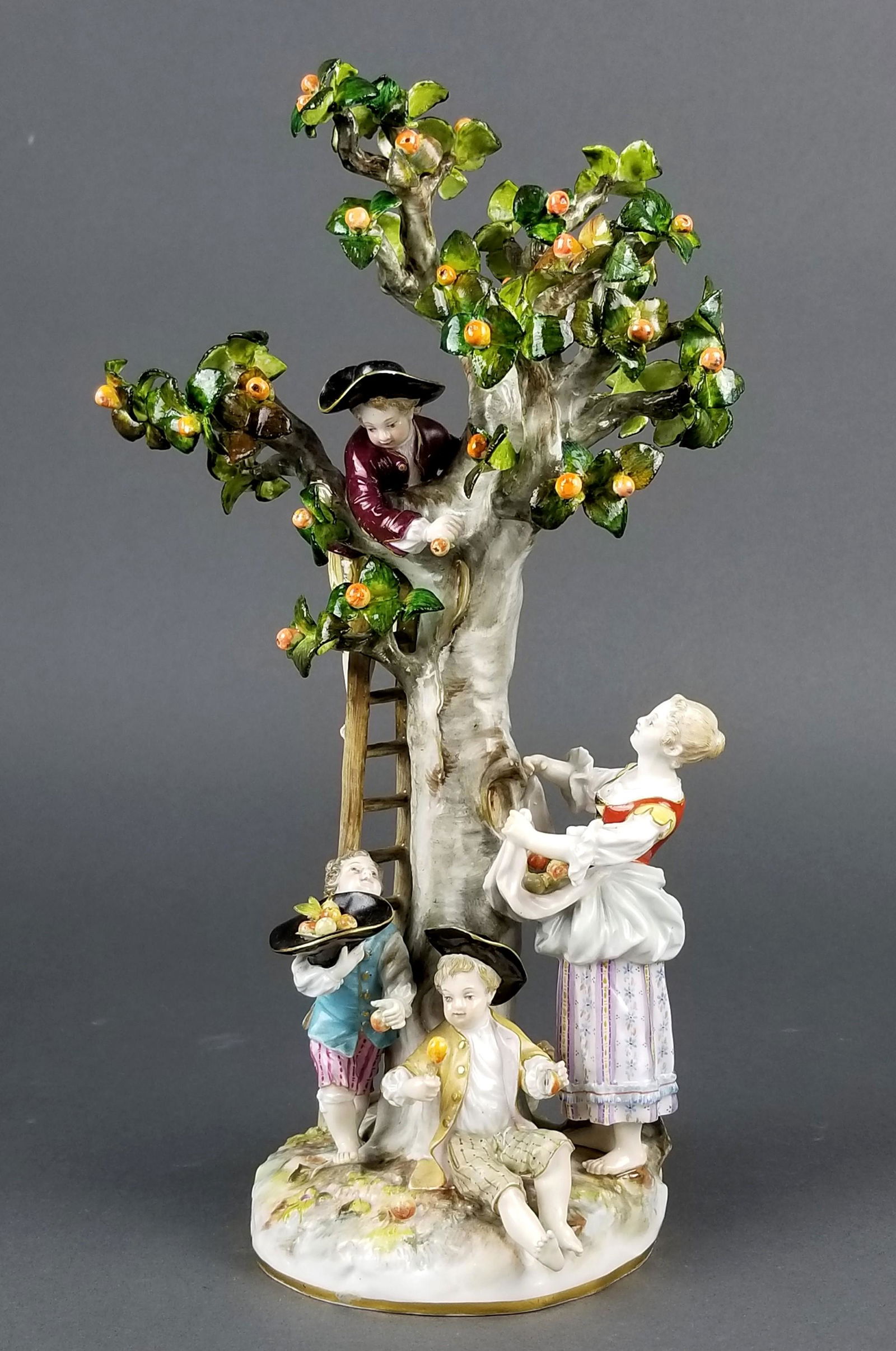 19th C. Meissen Porcelain Figural Group picking Oranges (1 of 10)