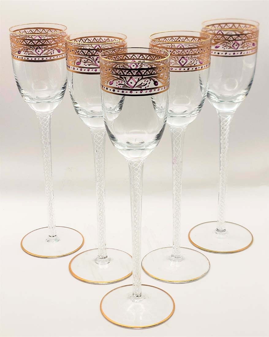 Set Of 6 Hand Painted Twist Stem Hand Blow Wine Glasses: Set Of 6 Hand Painted Twist Stem Hand Blow Wine Glasses. H 9 3/4" x W 3"