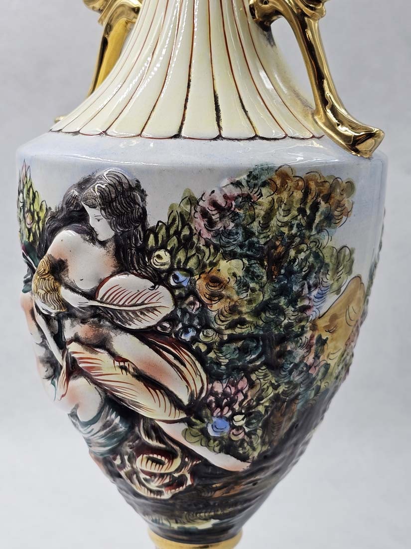 Large Capodimonte Bernini Hand Painted Vase, Hallmarked - 10