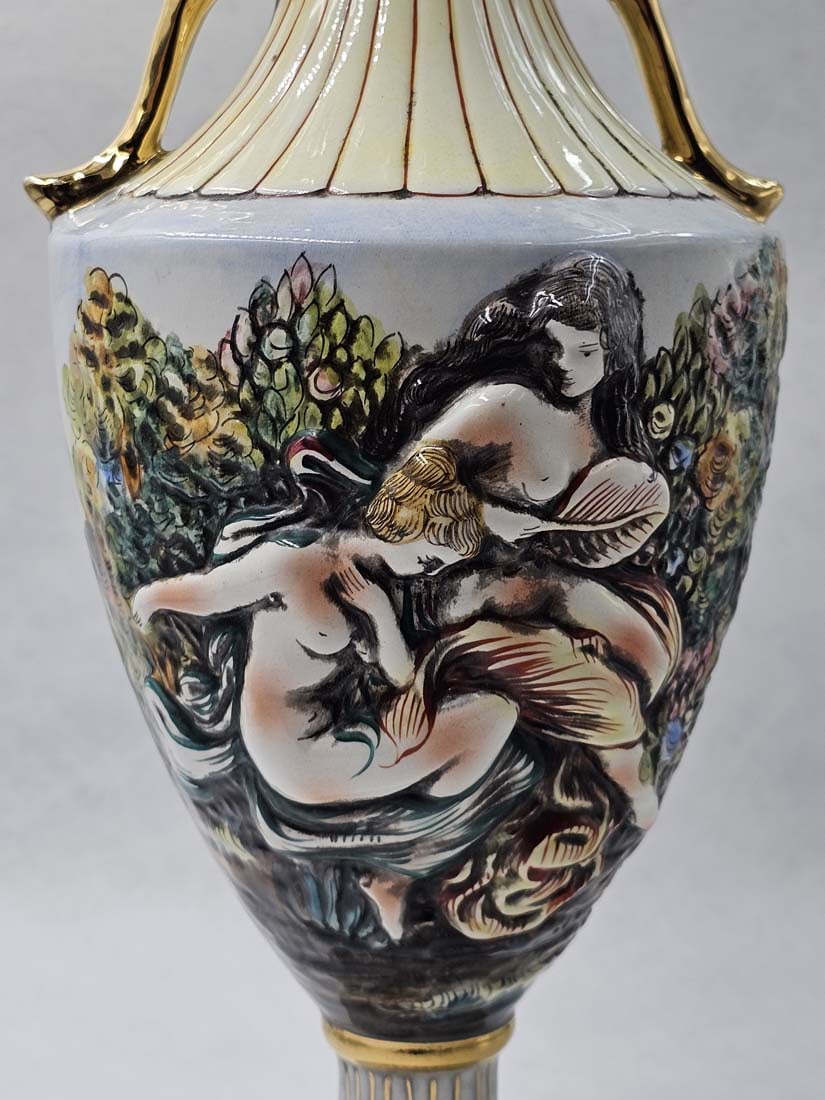 Large Capodimonte Bernini Hand Painted Vase, Hallmarked - 11