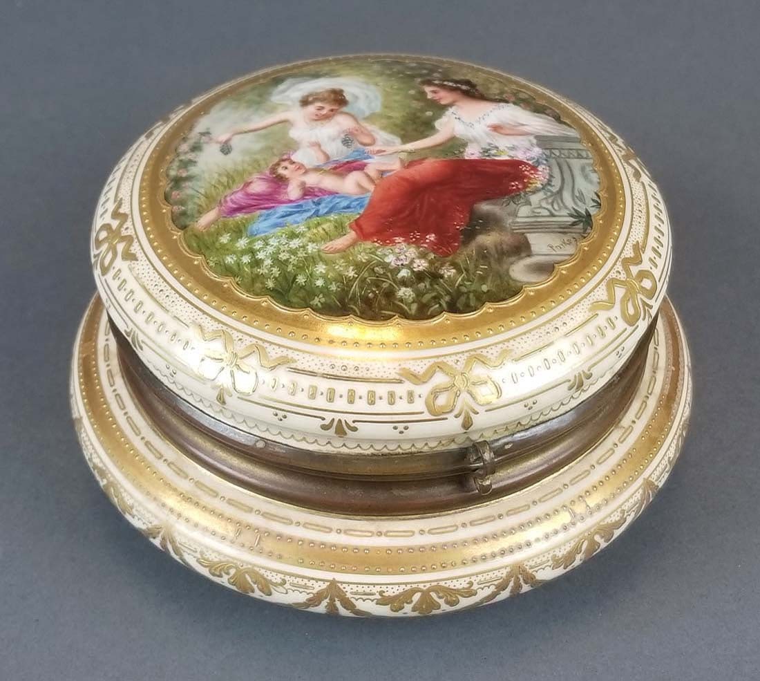 19th C. Royal Vienna Hand Painted Jewelry Box: 19th C. Royal Vienna Hand Painted Jewelry Box. Measures H: 3 1/2" W: 6"