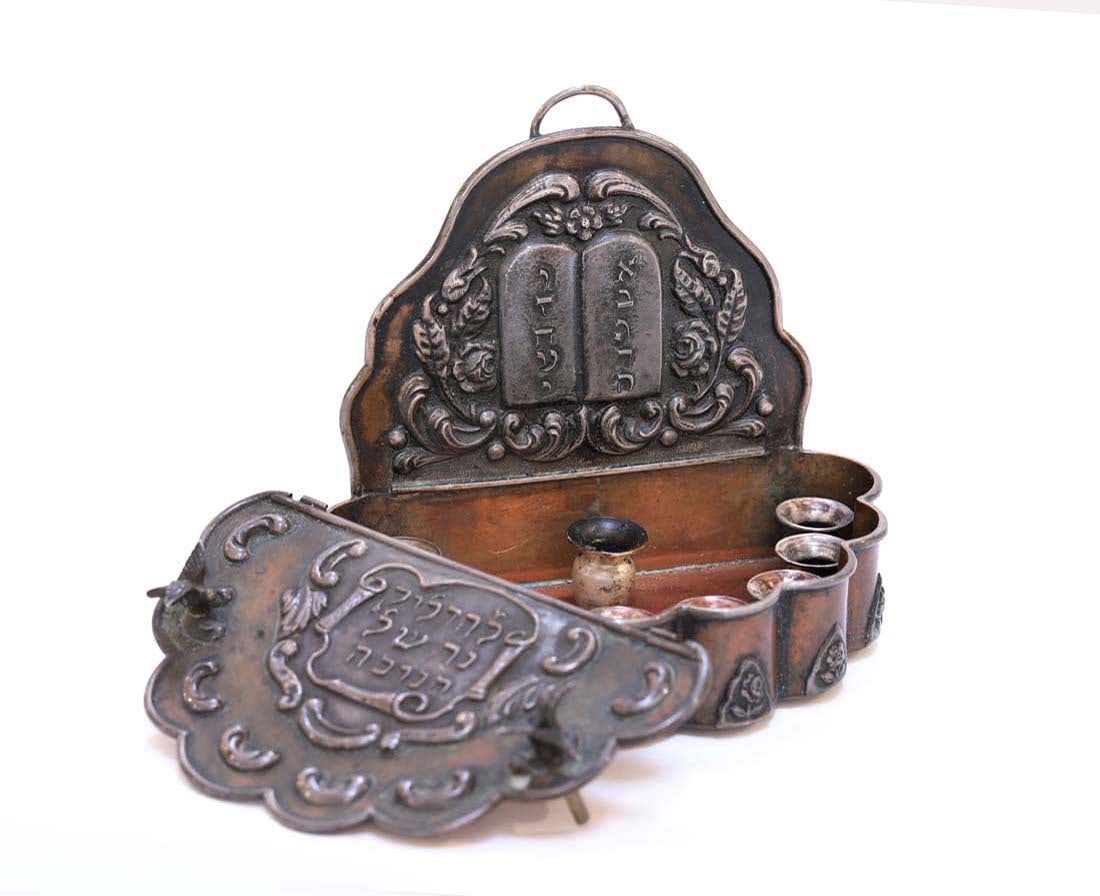 Judaica Traveling Hanukkah Menorah: Judaica Traveling Hanukkah Menorah. H 5.5" x W 6"