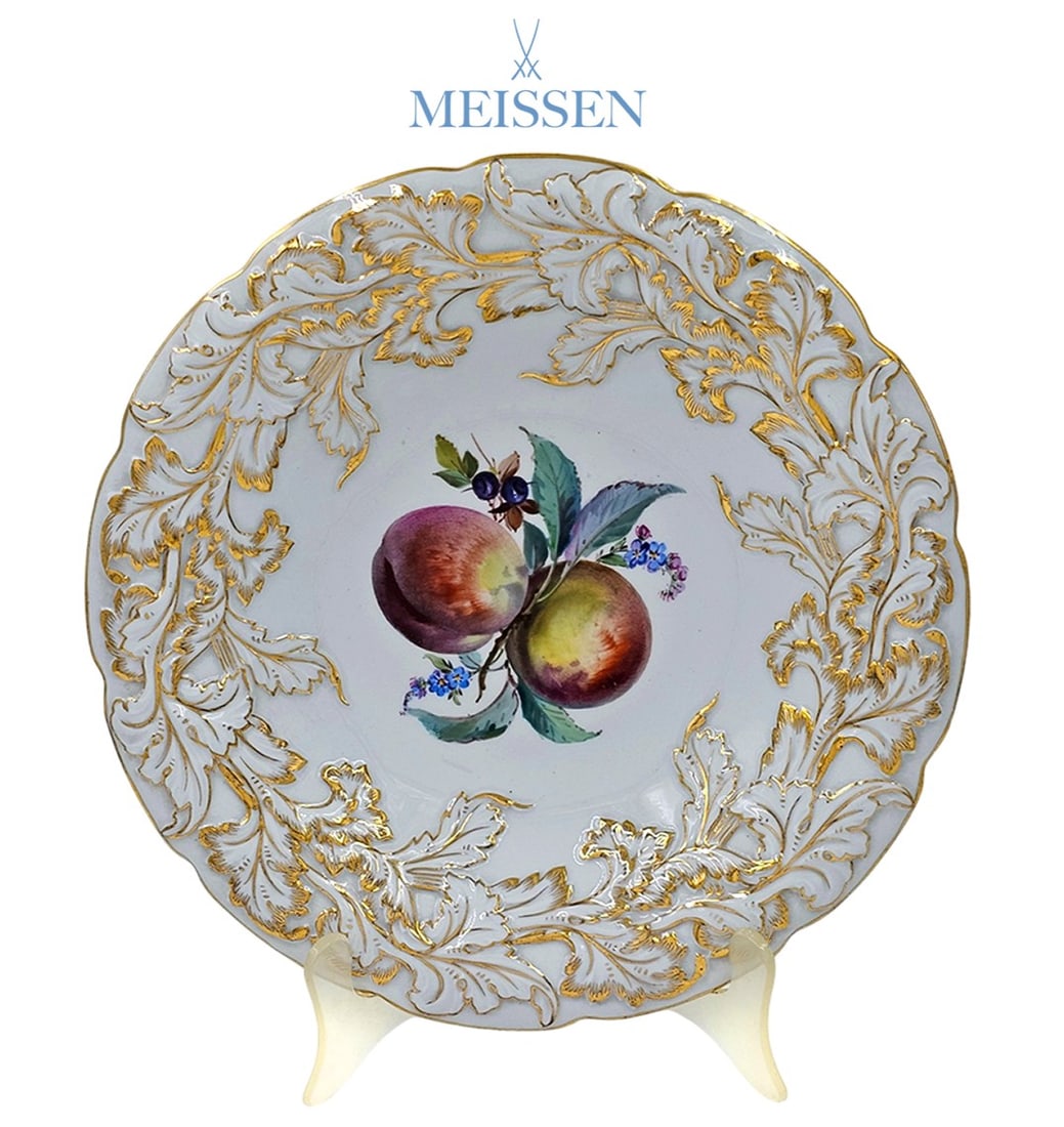 19th C. Meissen German Porcelain Gold Leaves & Peaches Decorative Plate: 19th C. Meissen German Porcelain Gold Leaves & Peaches Decorative Plate. H 1 7/8" x D 10"