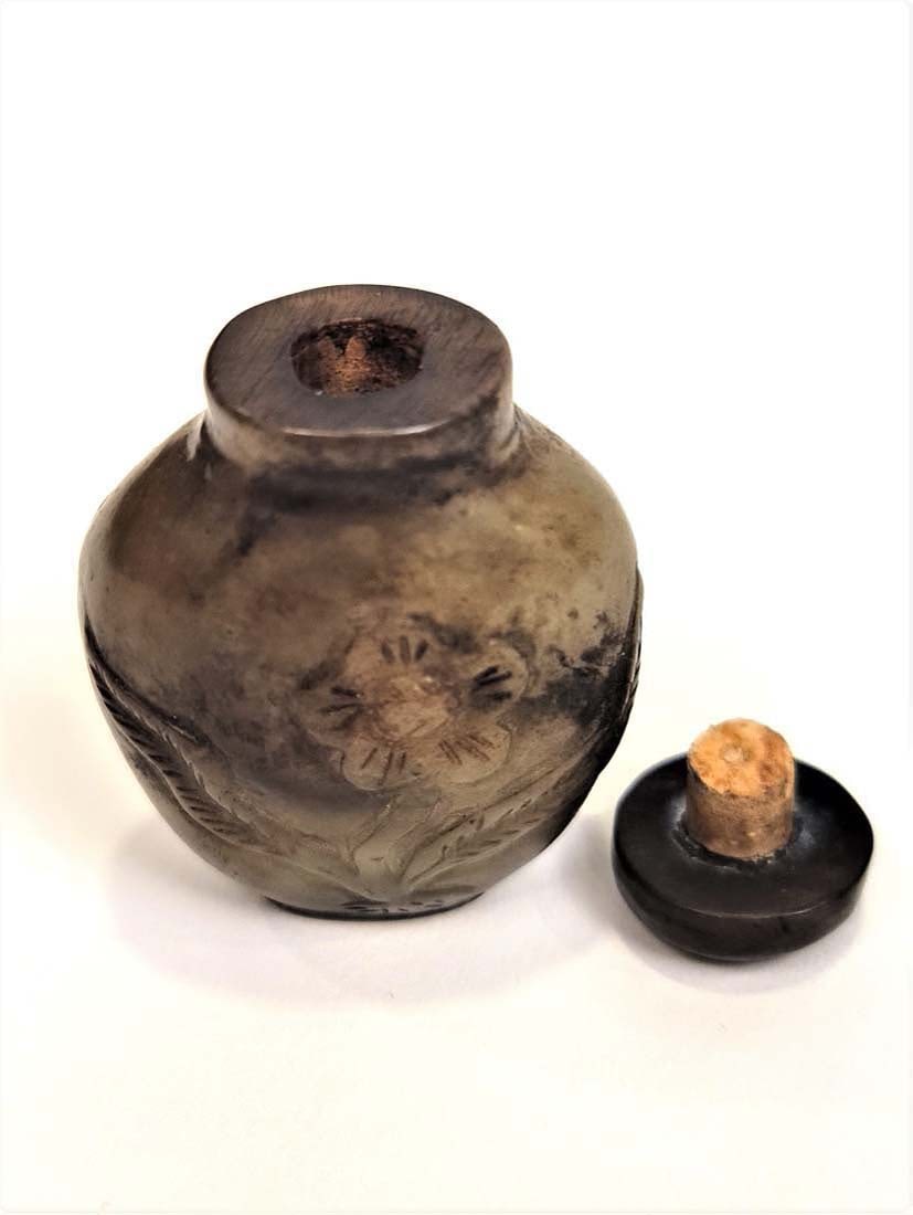 Chinese Oval Snuff Bottle - 3