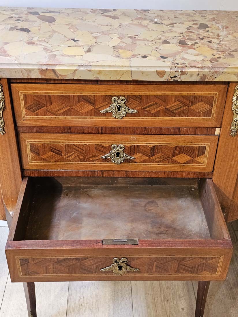 18th C. Louis XV Style Marquetry side Table - 3