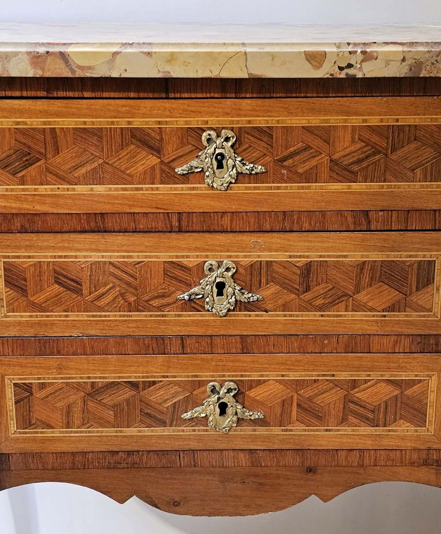 18th C. Louis XV Style Marquetry side Table - 4