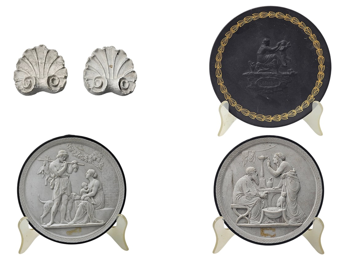 Lot Of Five Plaques: Lot Of Five Plaques. Black plaque: D 6 1/2" \ Pair of Shells: 3 1/4" x 3 1/4" \ White plaques: D 5 1/2"
