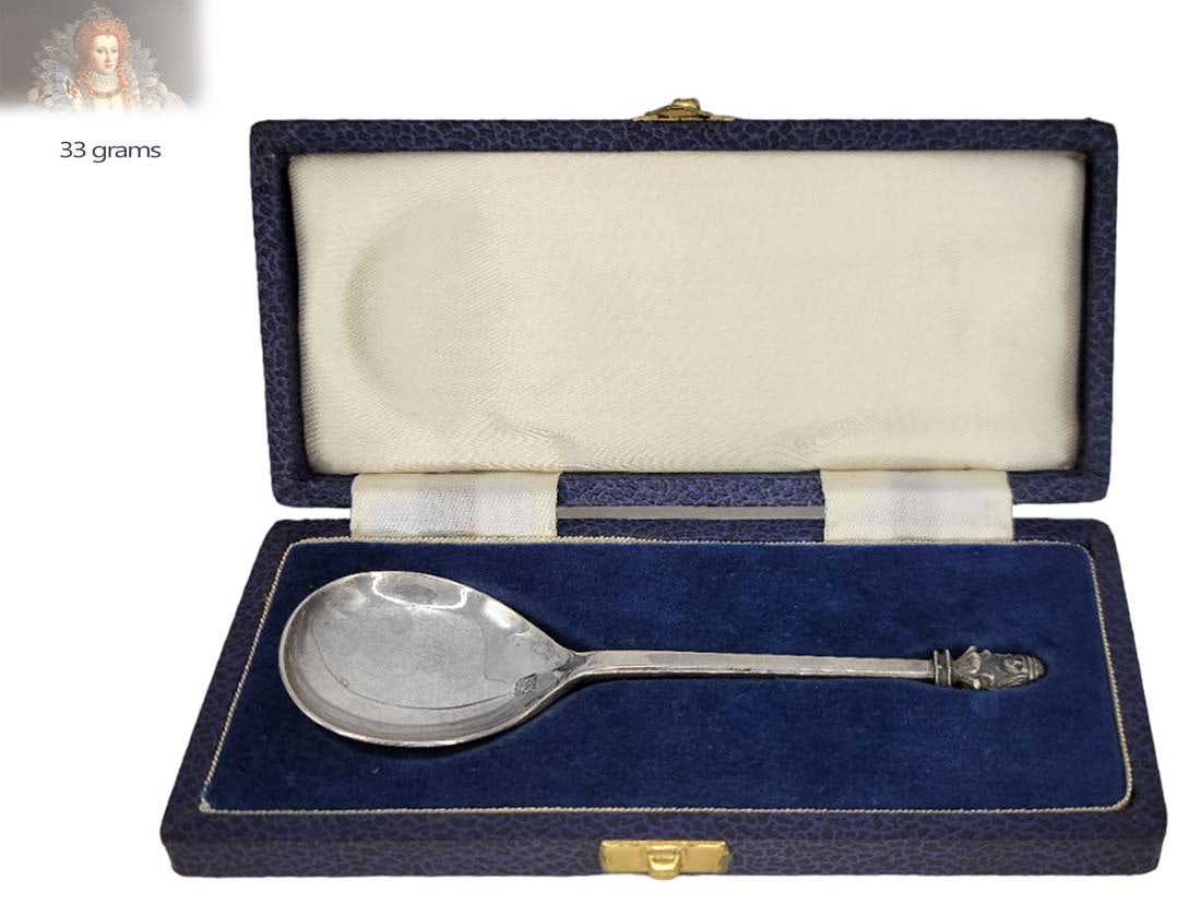Elizabeth Maidenhead Solid (33 grams) Silver Spoon: Elizabeth Maidenhead Solid (33 grams) Silver Spoon. L 5 1/4" x W 1 1/2" \ Case: H 1" x W 3" x 6 1/2"