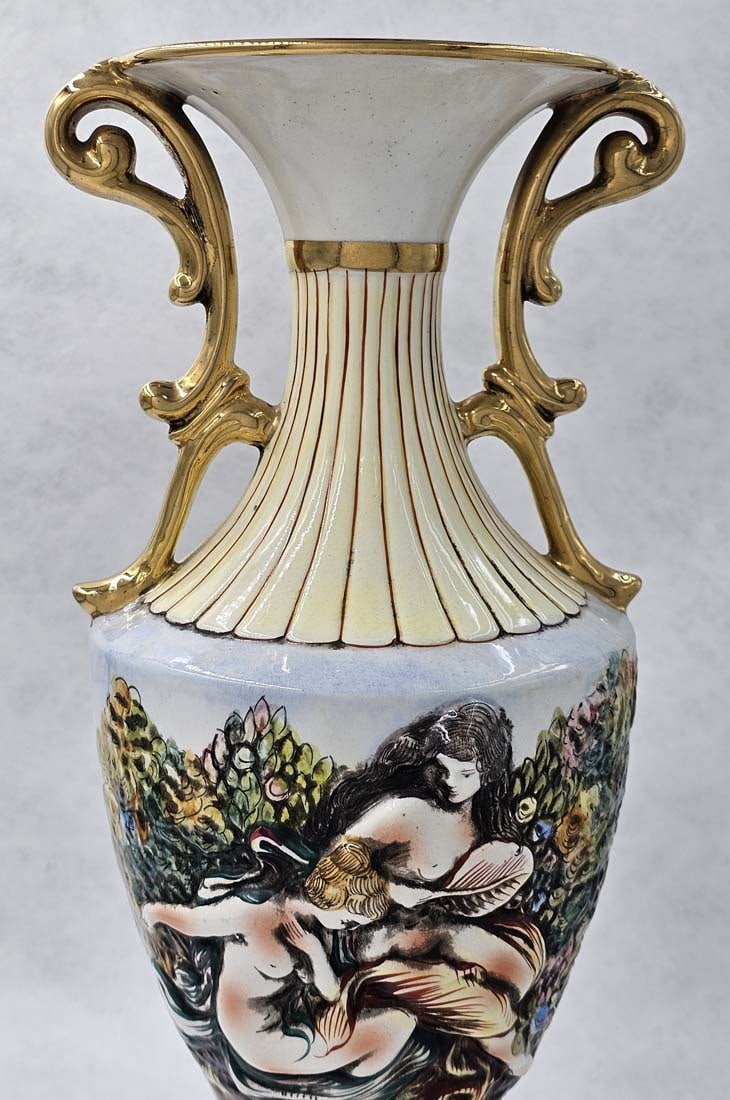 Large Capodimonte Bernini Hand Painted Vase, Hallmarked - 12