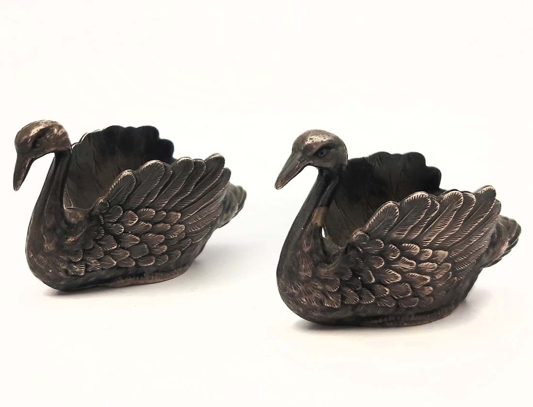 Pair Of Chinese Sterling Silver open salt dish Swans: Pair Of Chinese Sterling Silver open salt dish Swans. H 1 3/8" x W 1 1/4" x L 2 1/4"