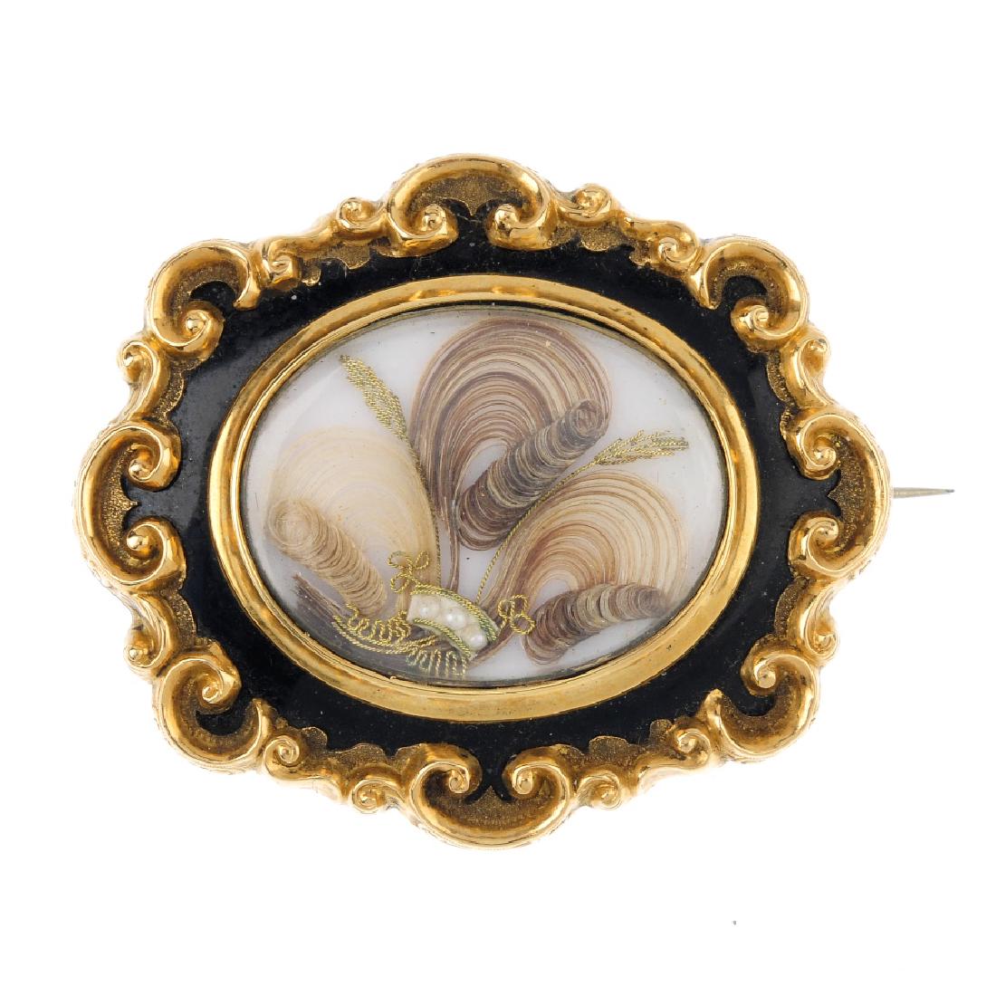 A late Victorian memorial brooch. The central oval (1 of 2)