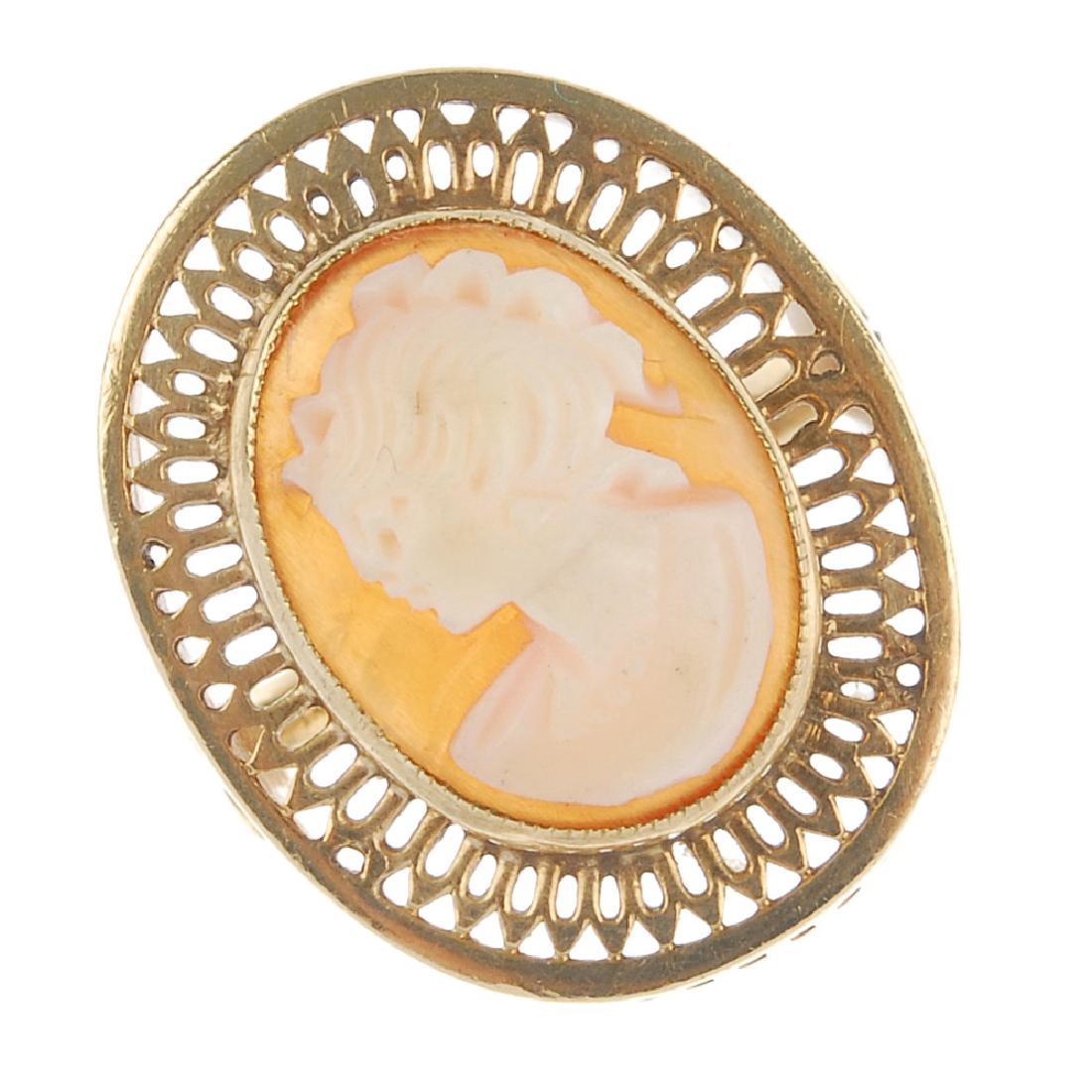A cameo ring. Designed as an oval shell cameo depicting (1 of 3)