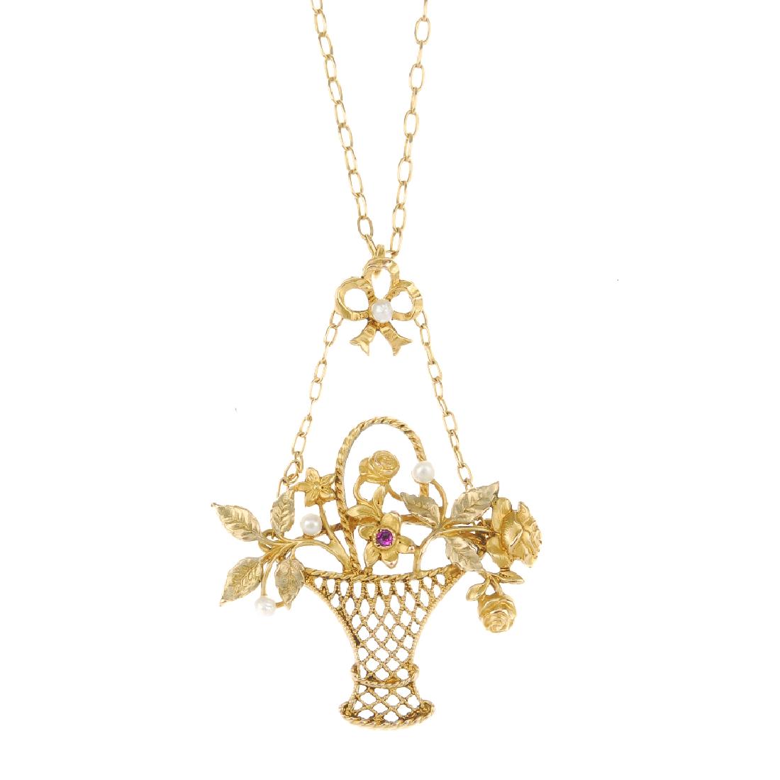 Three items of jewellery. To include a necklace, the (1 of 4)