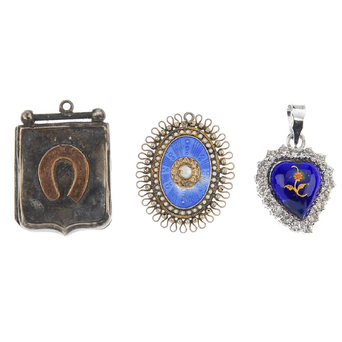 A selection of mainly filigree jewellery. To include a (1 of 3)