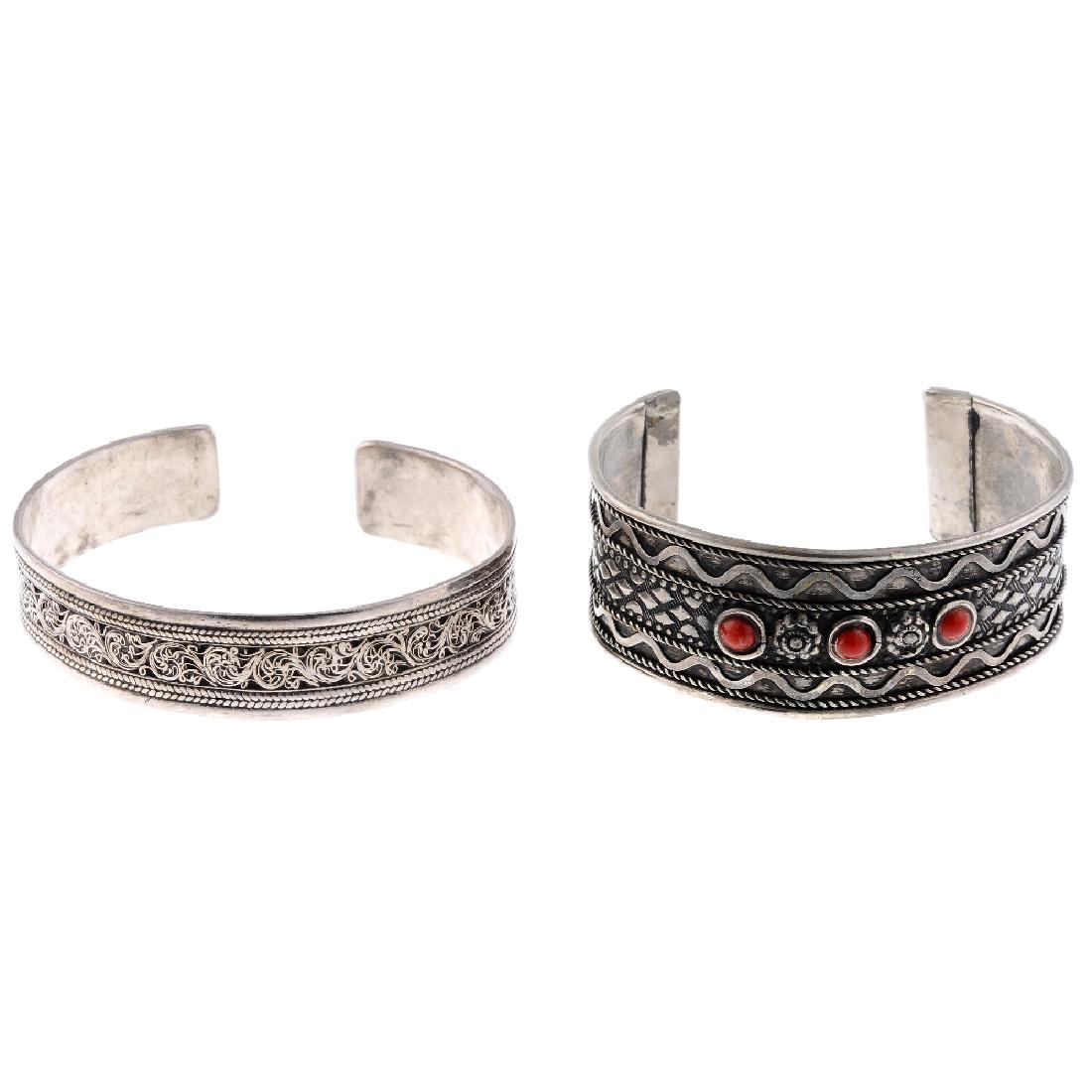 A selection of silver and white metal bangles. The (1 of 2)