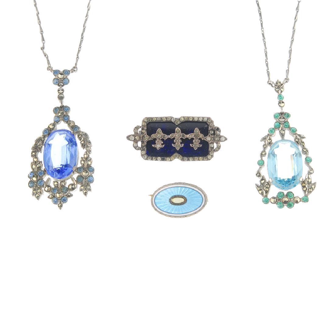 A selection of jewellery. To include an early Edward (1 of 3)