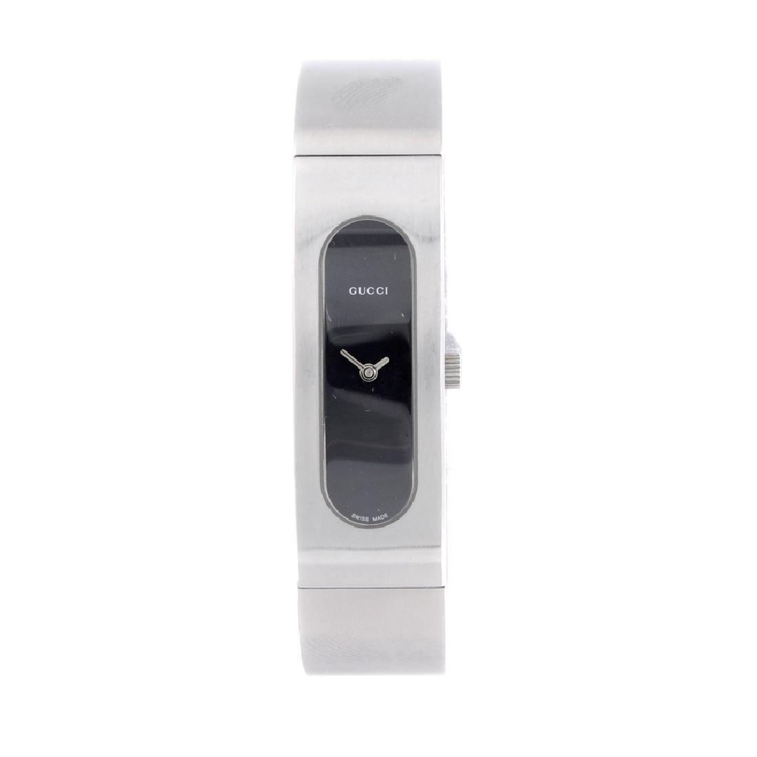 GUCCI - a lady's 2400S bracelet watch. Stainless steel (1 of 4)