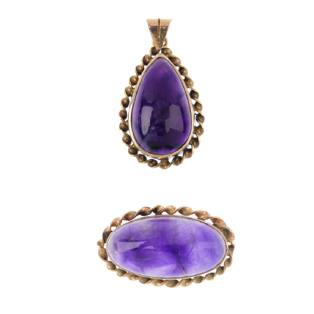 Four earrings, a brooch and a pendant. To include an (1 of 3)