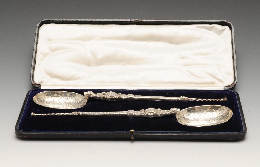 A pair of Edward VII silver reproduction anointing (1 of 5)
