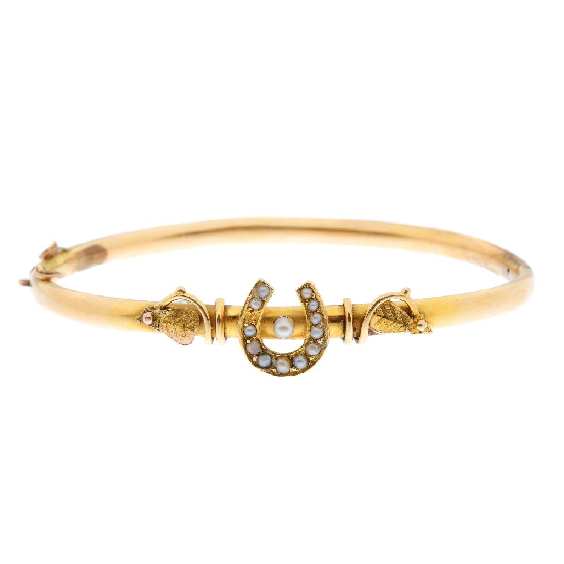 An early 20th century gold split pearl hinged bangle. (1 of 2)