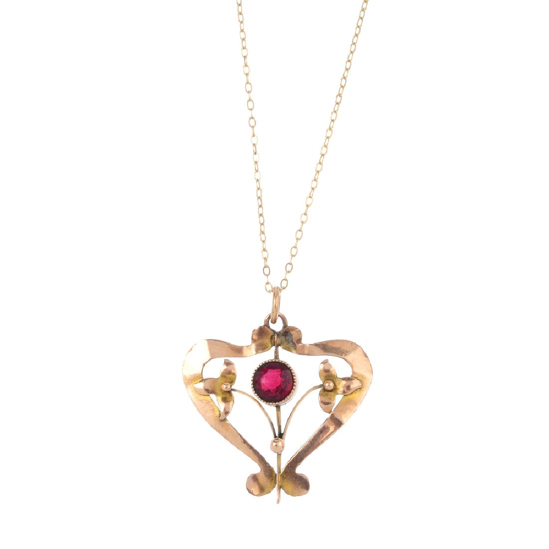 The openwork floral panel, with circular-shape red (1 of 4)