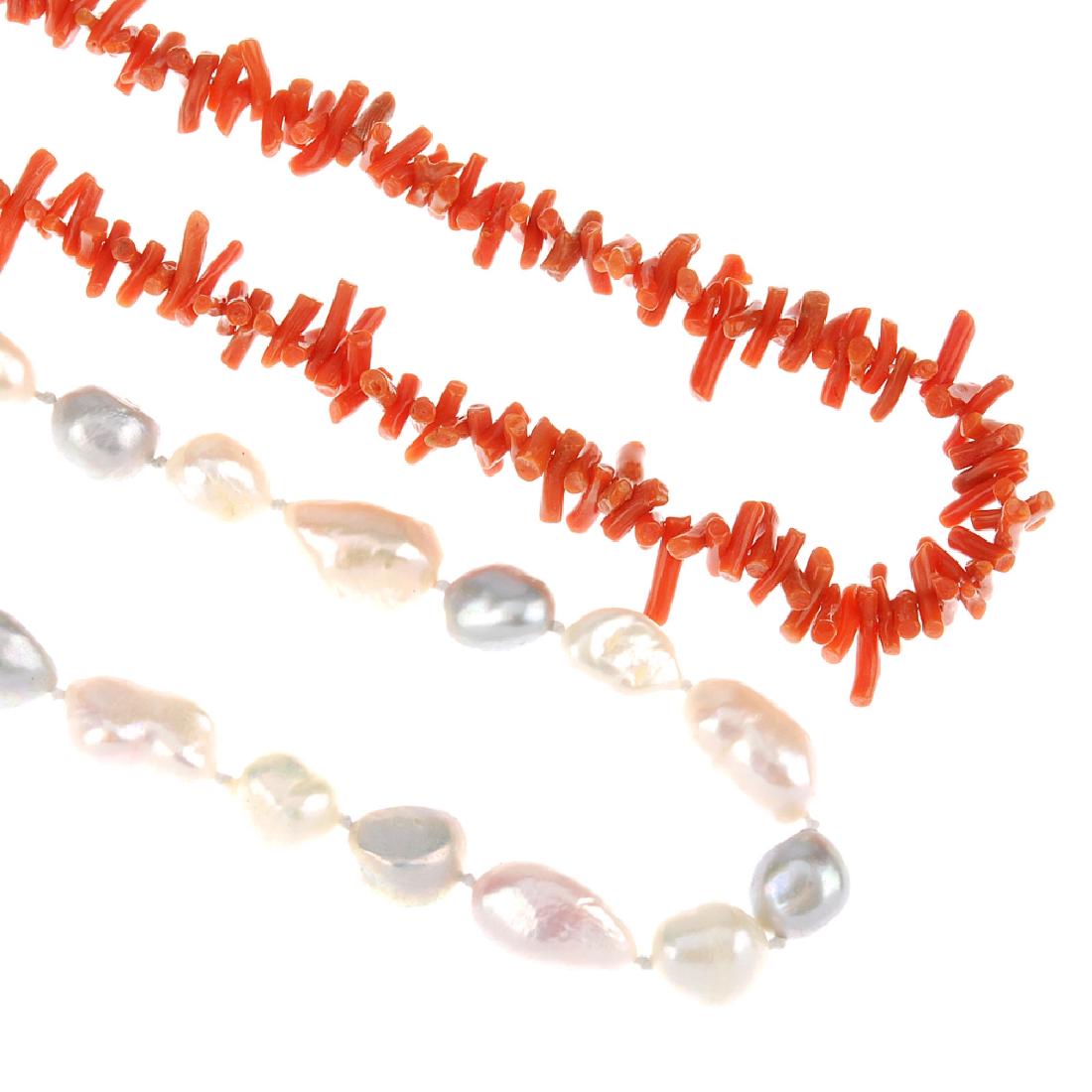 A selection of jewellery. To include a Scottish brooch (1 of 3)