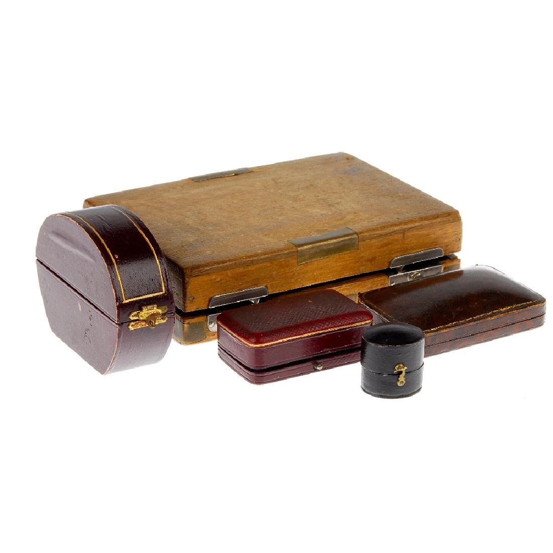 A bag containing twenty-four mainly vintage jewellery (1 of 6)