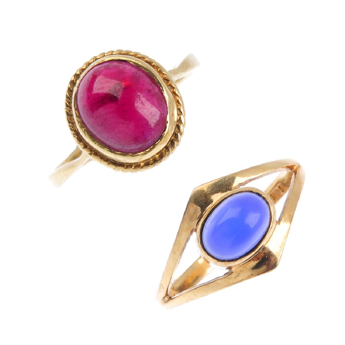 Four 9ct gold single-stone rings. Each of varying (1 of 3)