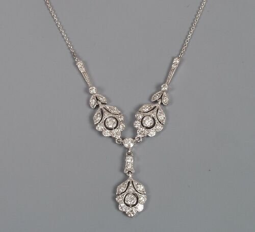 All diamond cluster pendant of floral d