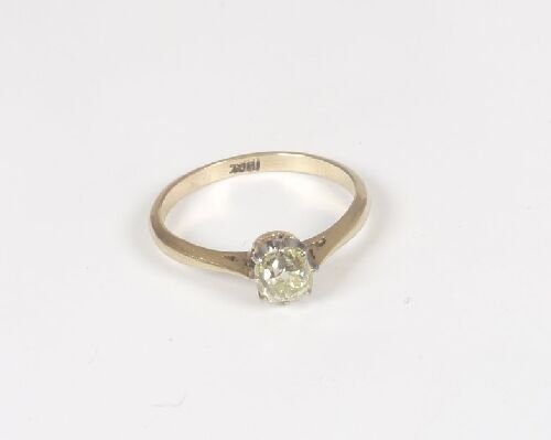 A tinted yellow old cut diamond single